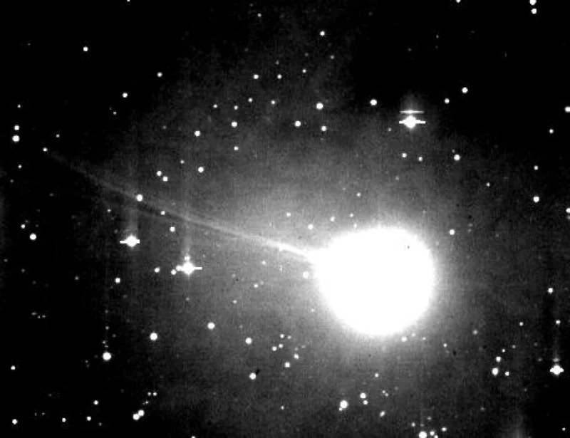 Snímek komety C/2002 V1 (NEAT) byl pořízen v noci z 17./18. ledna 2003 1.06-m KLENOT teleskopem Observatoře Kleť CCD kamerou Photometrics Serie 300 expozicí 60 sekund. Zobrazené pole má velikost 28 x 20 úhlových minut, sever je nahoře a západ vpravo.