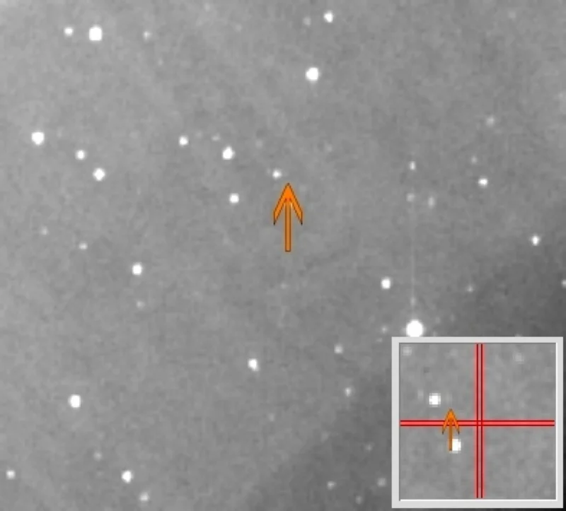 Asteroid 2003 SW130 je na snímku poblíž hvězdy, na výřezu i zvětšenině označen šipkou. Snímané pole se na obloze nacházelo poblíž Marsu. Snímek byl pořízen 1,06-m KLENOT teleskopem 20. září 2003 expozicí 15 sekund. Jasnost tělesa byla mag.=20,2 V. Průměr tělesa byl cca. 5 metrů a minulo Zemi 19. září 2003 o pouhých 0,00108 AU, tj. 160 tisíc kilometrů.